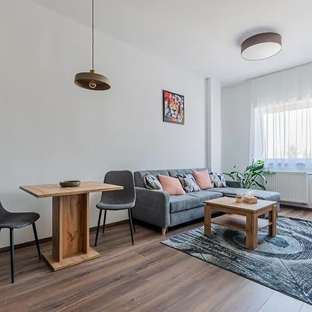Just Finished! New Cozy With Parking Apartmán