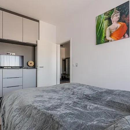 Apartment Cozy New Free Private Parking
