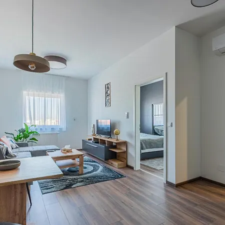Just Finished! New Cozy With Parking Apartmán *